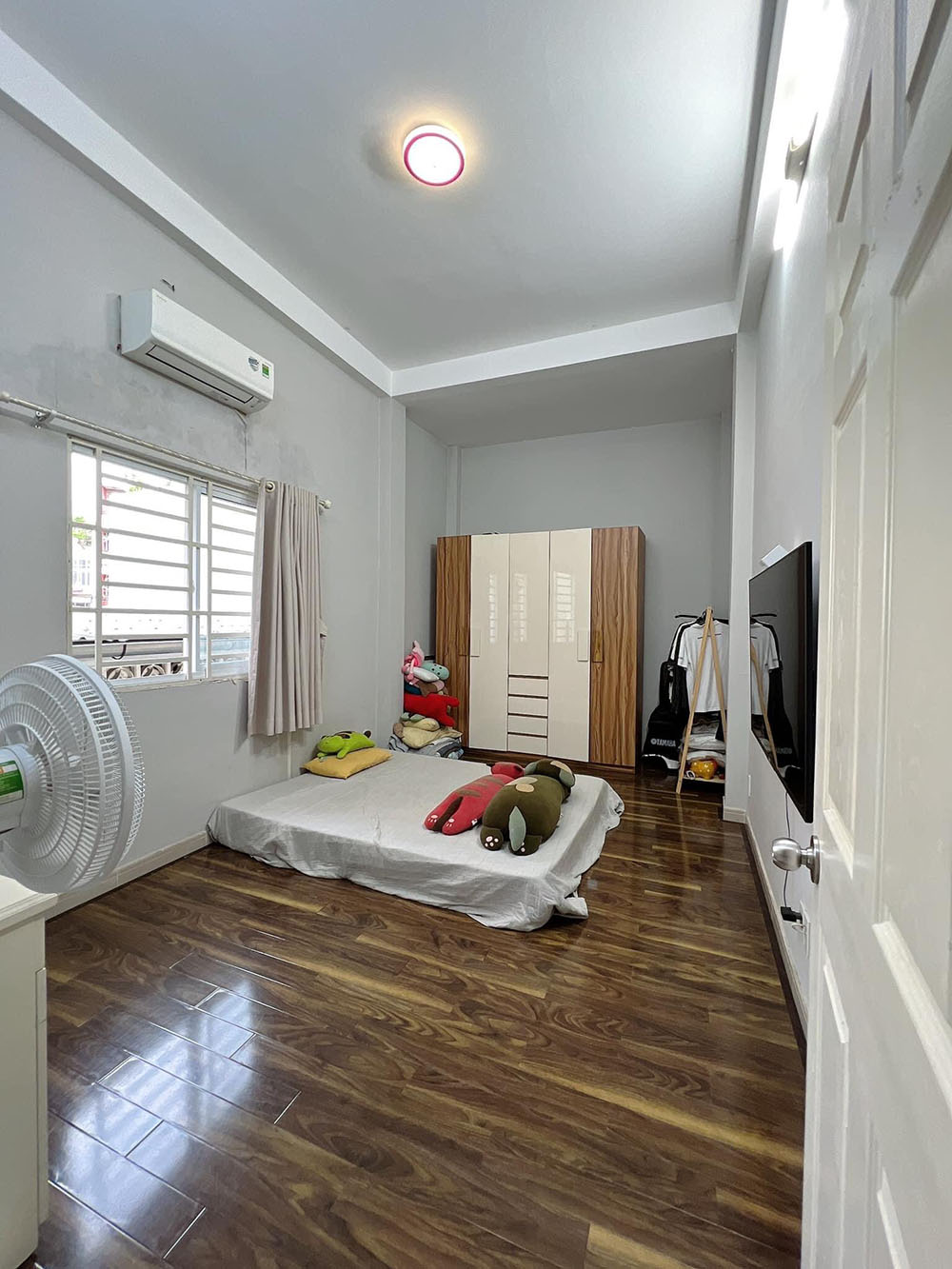 Bán nhà Đường Nguyễn Đình Chính, Quận Phú Nhuận tuyệt đẹp nhà phố 3 lầu, 4 phòng trong hẻm văn minh